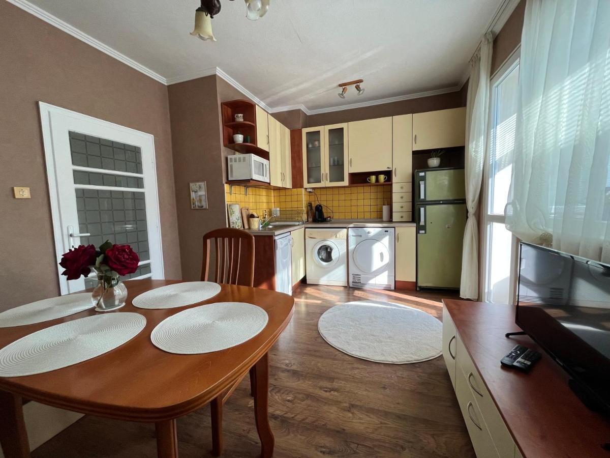 Apartment Acacia Warna Exterior foto